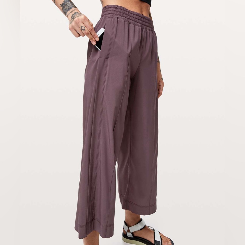 Lululemon Wanderer Culotte Wide Legged Crop W6BA9S Size 8 EXCELLENT